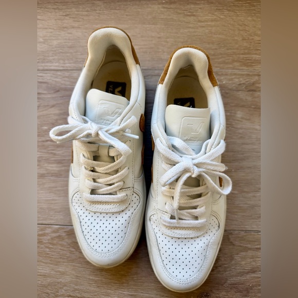 Veja Sneakers - Picture 6 of 6